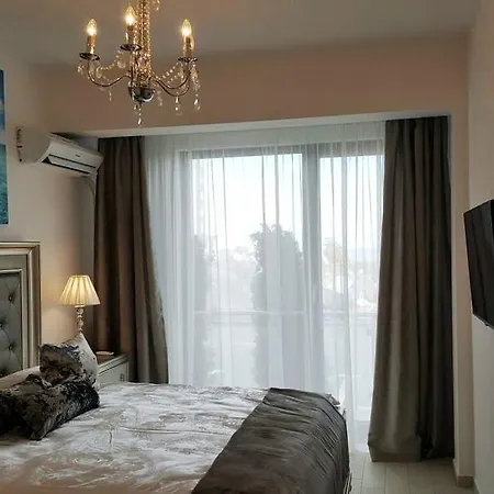Ultra Lux Apartment